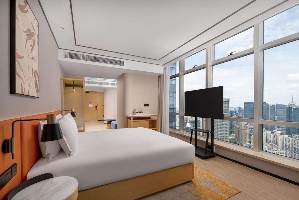 TV a/nebo společenská místnost v ubytování Hilton Garden Inn Shanghai Lujiazui