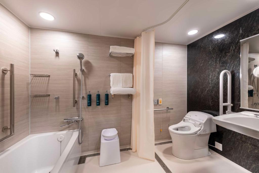 Koupelna v ubytování DoubleTree by Hilton Kyoto Higashiyama