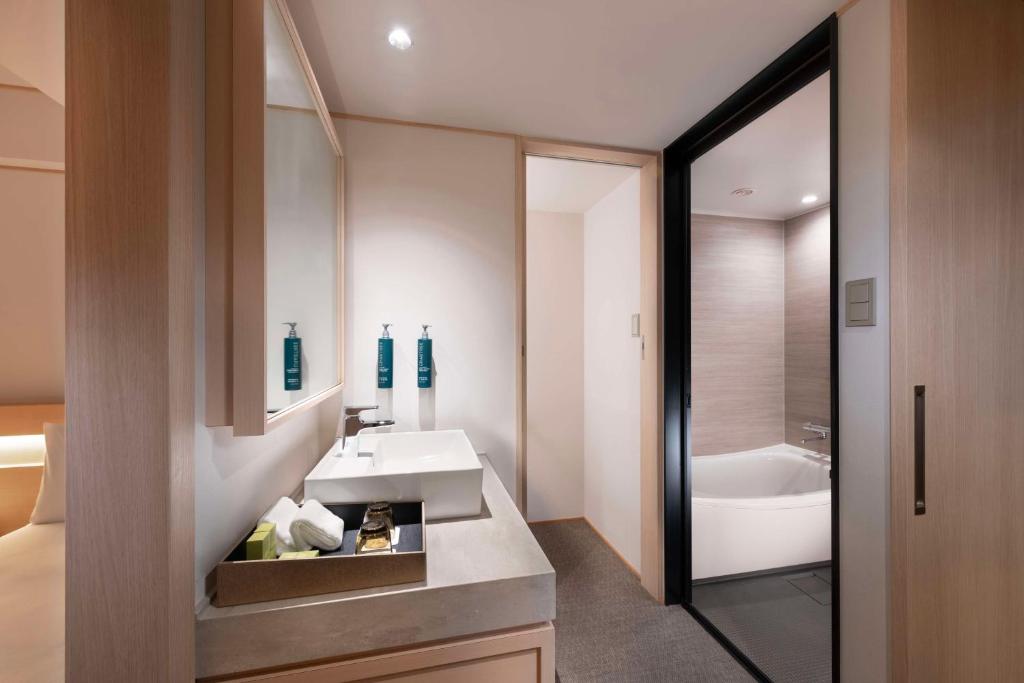 Koupelna v ubytování DoubleTree by Hilton Kyoto Higashiyama