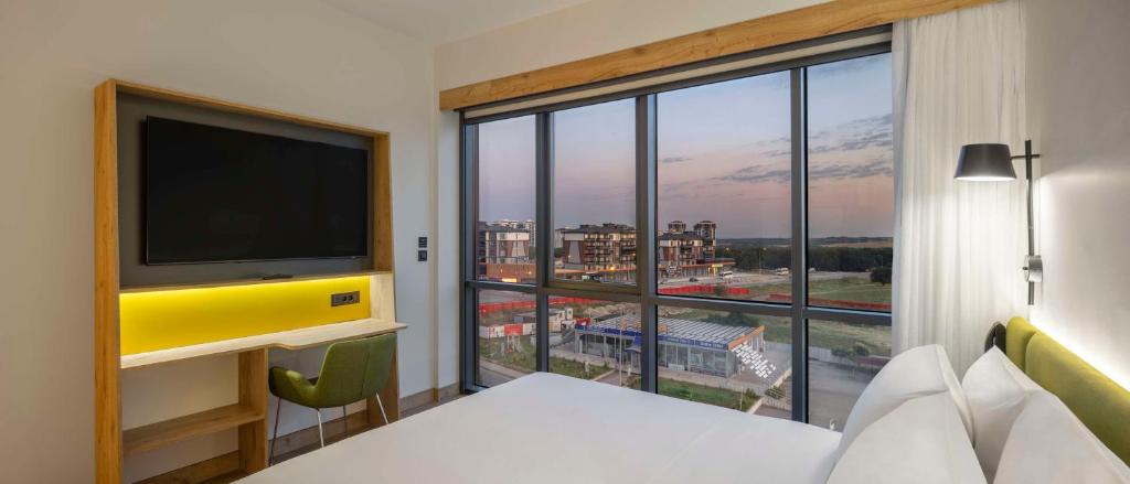 Postel nebo postele na pokoji v ubytování Hampton By Hilton Cerkezkoy