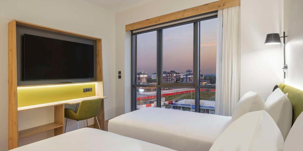 Postel nebo postele na pokoji v ubytování Hampton By Hilton Cerkezkoy