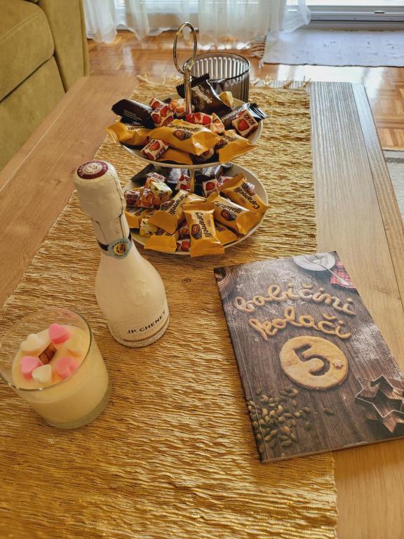 Dolly Apartment Airport - 14