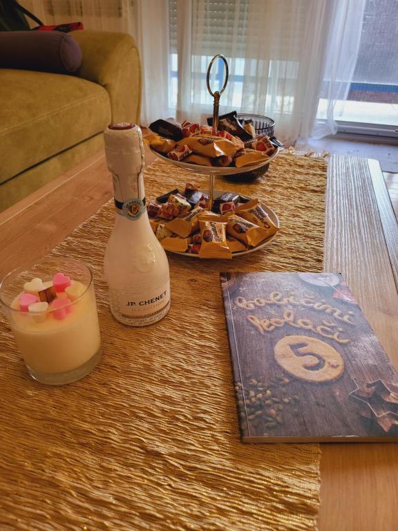 Dolly Apartment Airport - 15