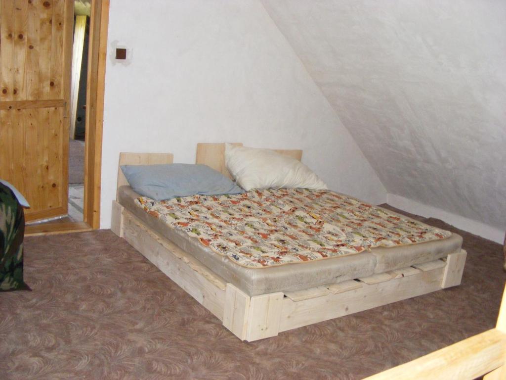 Voodi või voodid majutusasutuse Roubenka na Páleném toas