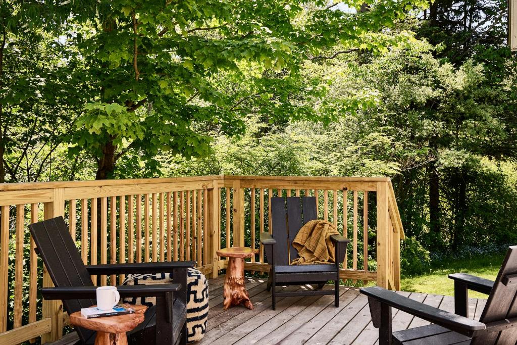 Balkón nebo terasa v ubytování Bluebird Cady Hill Lodge