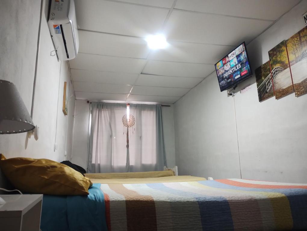 Una cama o camas en una habitación de Duplex Olavarría