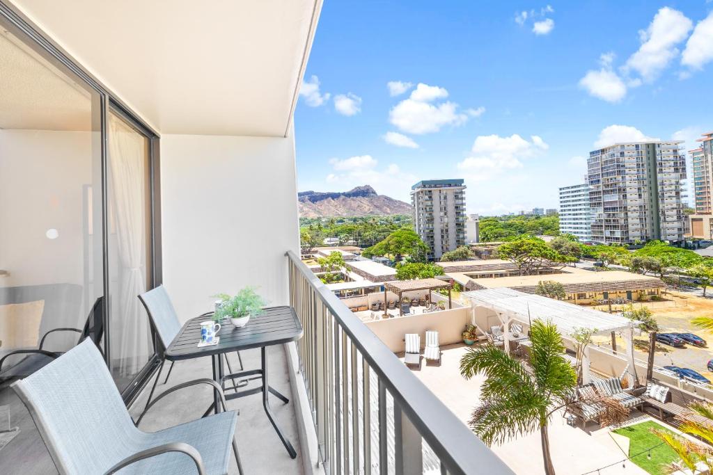 Diamond Head View Close to Waikiki Beach with Parking