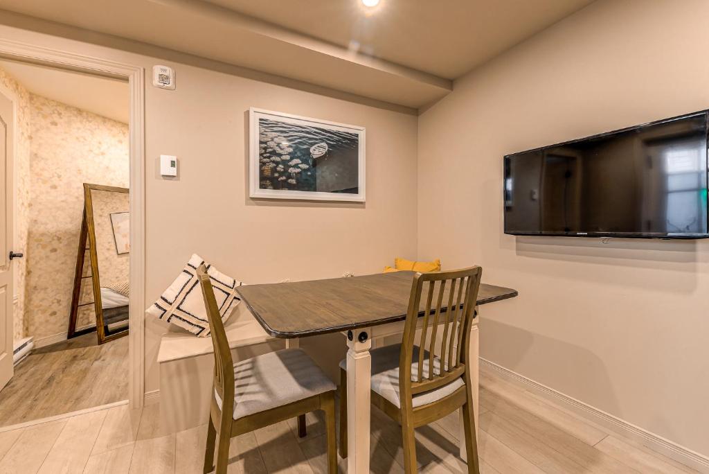 North House - Two bedroom Escape in the Heart of Old Quebec - Resim 13