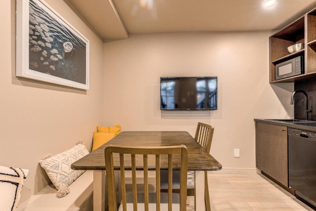 North House - Two bedroom Escape in the Heart of Old Quebec - Resim 14
