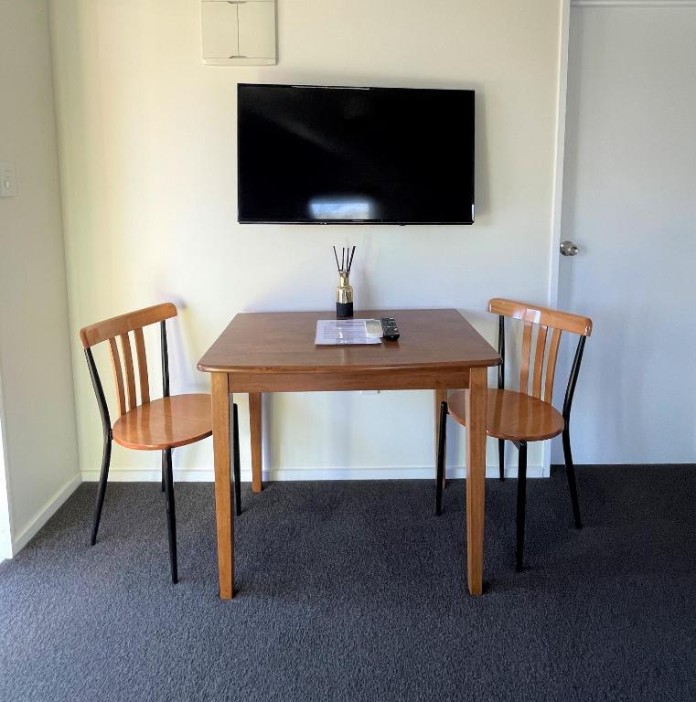 TV a/nebo společenská místnost v ubytování Colonial Motel