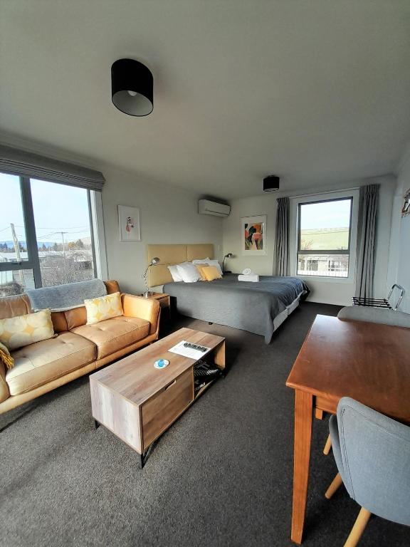 Posezení v ubytování Colonial Motel
