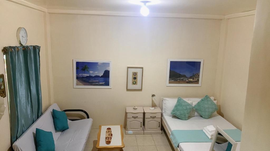Postel nebo postele na pokoji v ubytování Home in Taytay