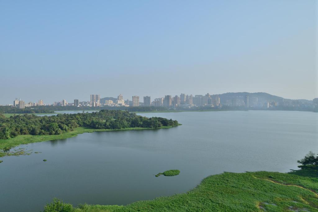 The Westin Mumbai Powai Lake - Grootkamer 1 King - Uitzicht Op Het Meer