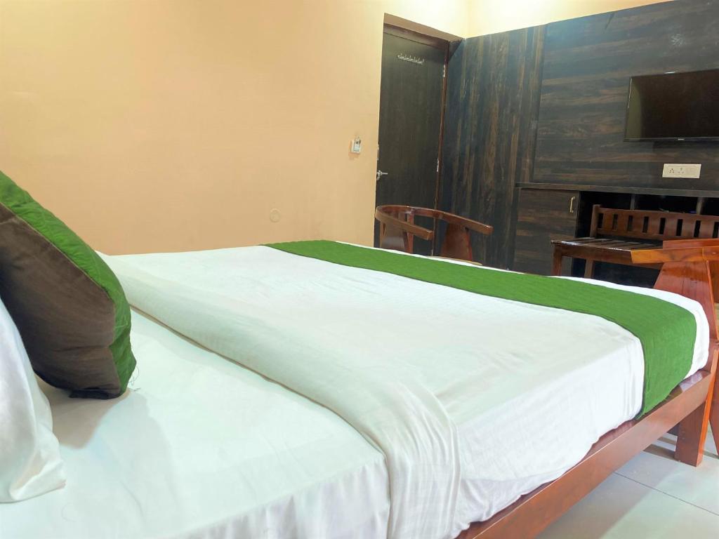 Postel nebo postele na pokoji v ubytování Horizon Resort Pushkar-Feel of The Nature