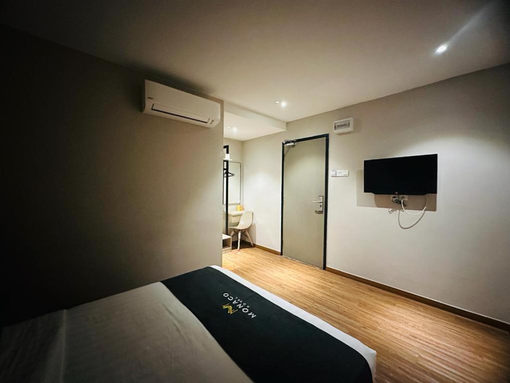 TV a/nebo společenská místnost v ubytování Monaco Hotel