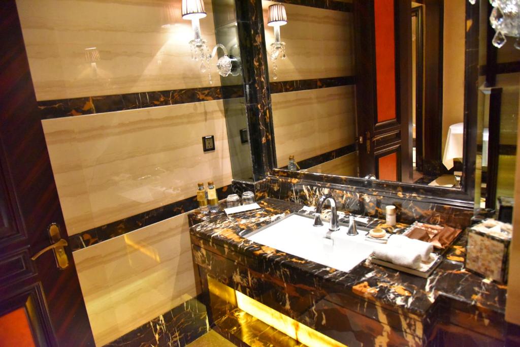 NARCISSUS THE ROYAL HOTEL & CONVENTION