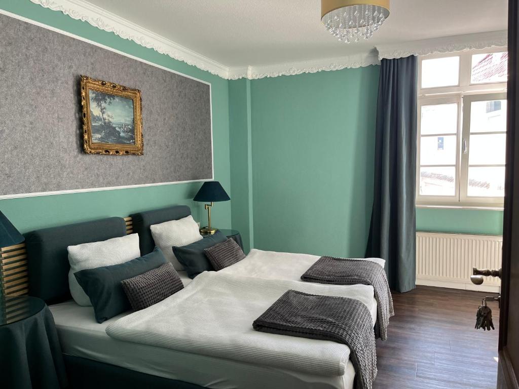 Postel nebo postele na pokoji v ubytování Rein Klassik Hotel