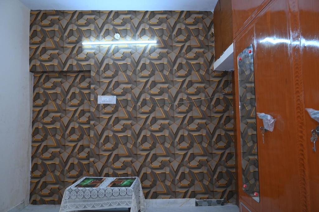 a room with a wall with a patterned wall at Privyrooms in Gorakhpur