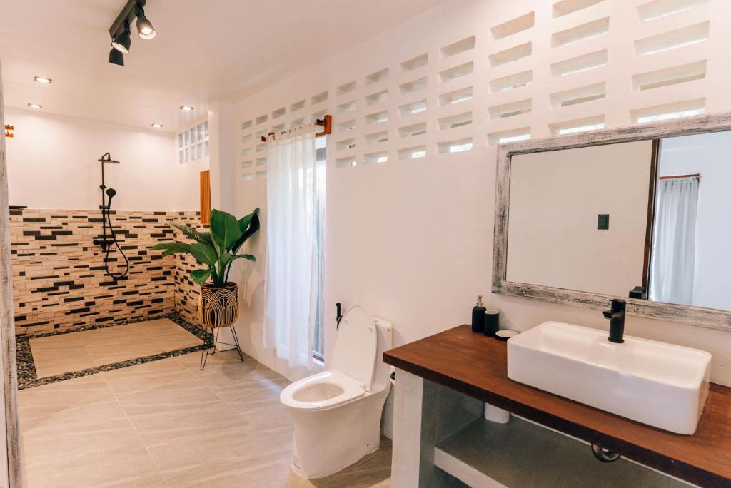 Koupelna v ubytování Katmon Villas
