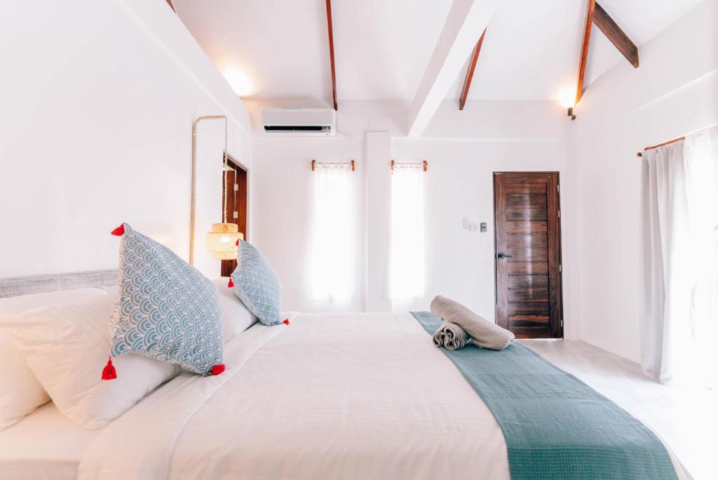 Postel nebo postele na pokoji v ubytování Katmon Villas
