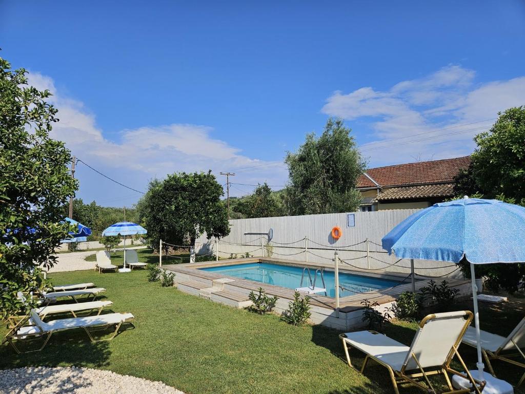 The swimming pool at or close to Villa Xampelo