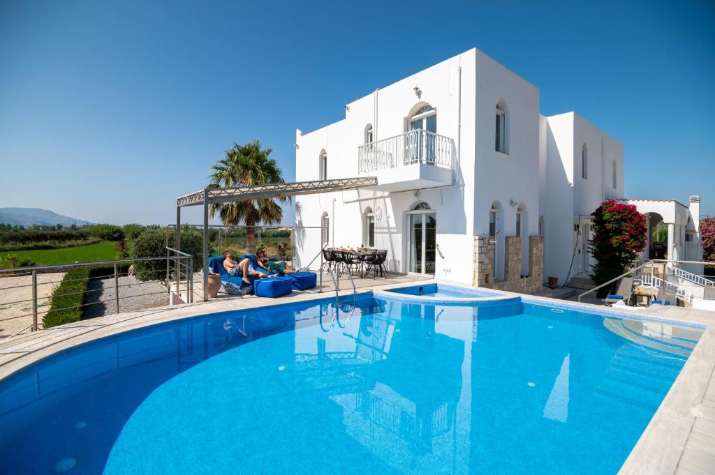 Gambar di galeri bagi Santo Villa, a riveting group sanctuary! di Kavros