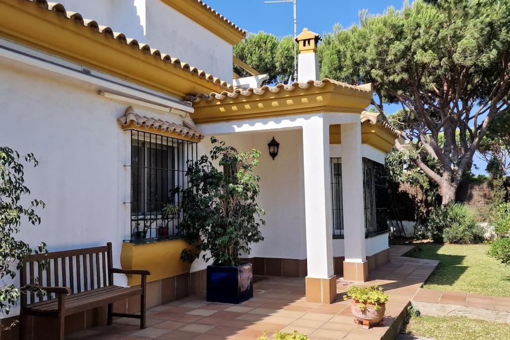 Fotografie z fotogalerie ubytování Villa mit großem Garten und Pool , 300M zum Meer v destinaci Conil de la Frontera
