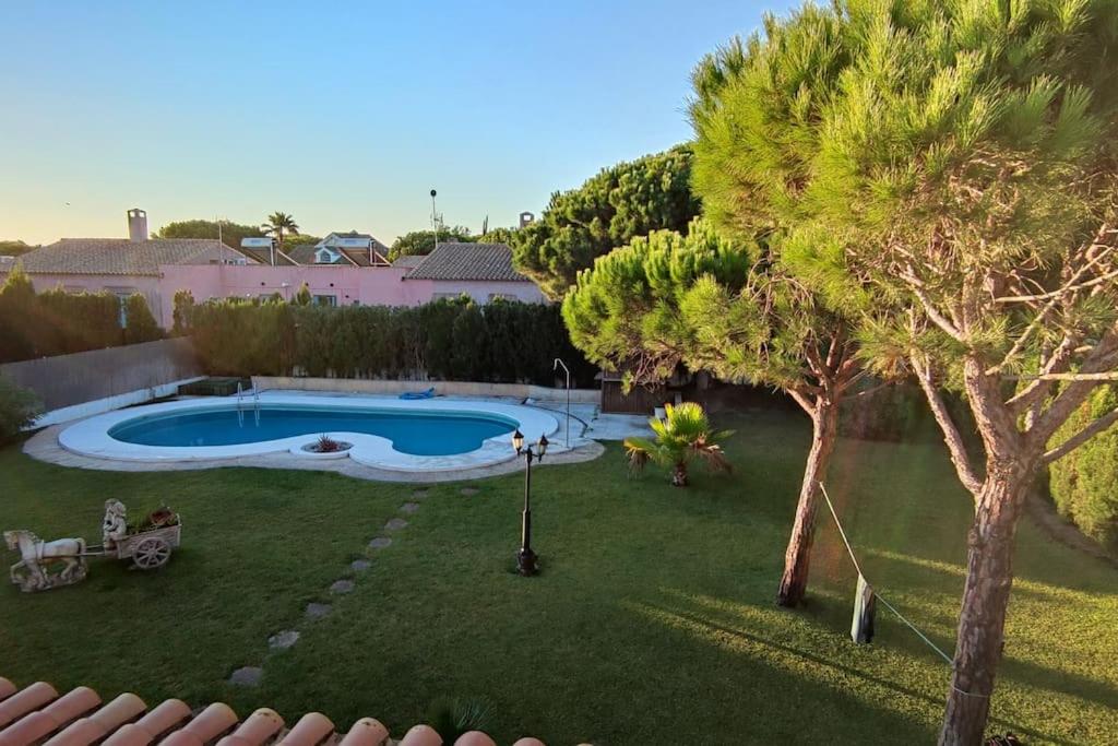 Fotografie z fotogalerie ubytování Villa mit großem Garten und Pool , 300M zum Meer v destinaci Conil de la Frontera