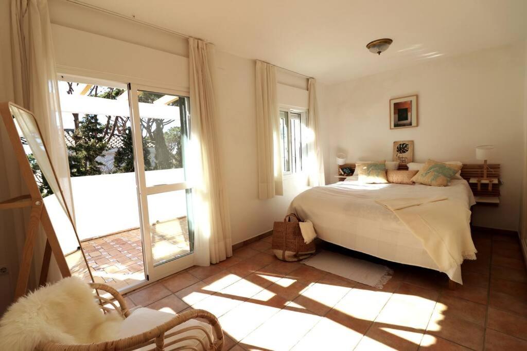 Fotografie z fotogalerie ubytování Villa mit großem Garten und Pool , 300M zum Meer v destinaci Conil de la Frontera