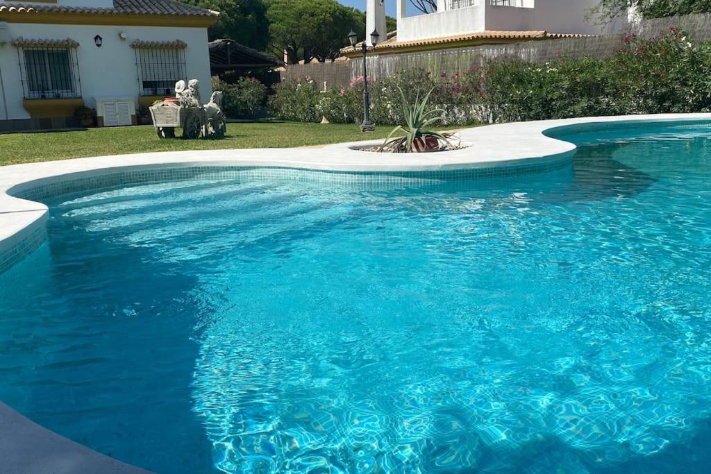 Fotografie z fotogalerie ubytování Villa mit großem Garten und Pool , 300M zum Meer v destinaci Conil de la Frontera