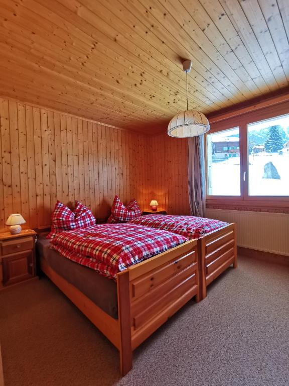 Postel nebo postele na pokoji v ubytování CHALET HÜTTLE - authentisch, ruhig, mitten im grün