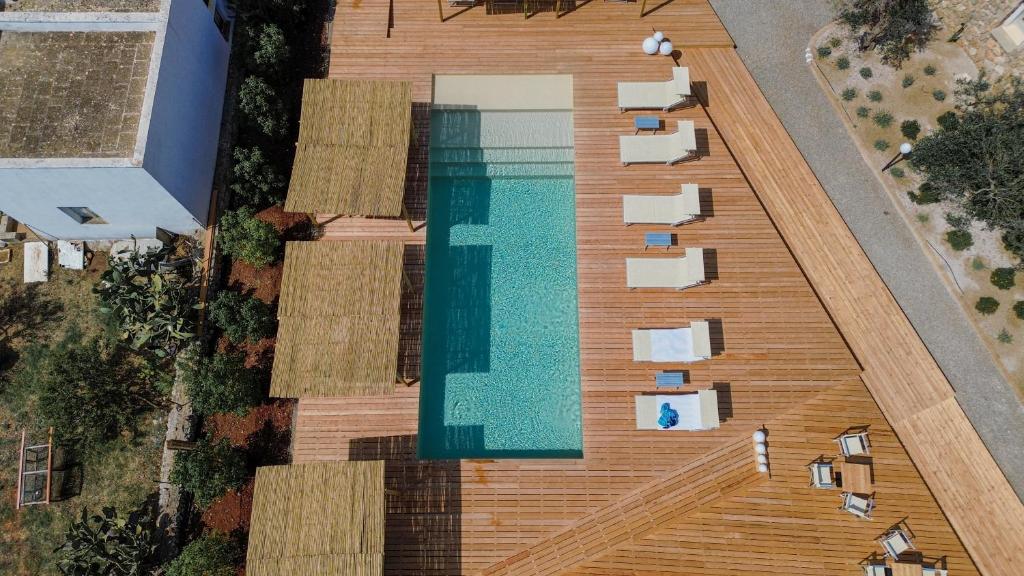 una vista aérea de una casa con piscina en Volito Rural Experience, en Patù