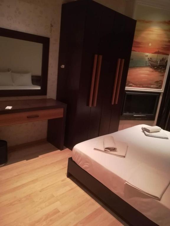 Postel nebo postele na pokoji v ubytování Agathoupoli beach