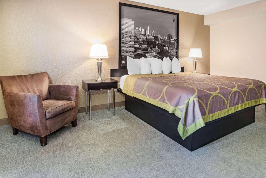 Postel nebo postele na pokoji v ubytování Super 8 by Wyndham Mount Laurel