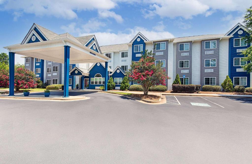 Microtel Inn & Suites Columbus North photo