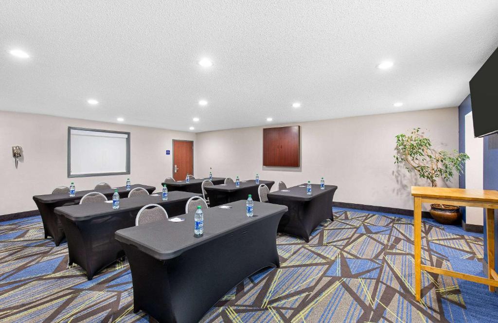 Microtel Inn & Suites Columbus North photo
