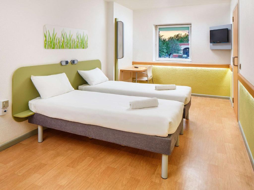Postel nebo postele na pokoji v ubytování ibis budget Hotel Edinburgh Park