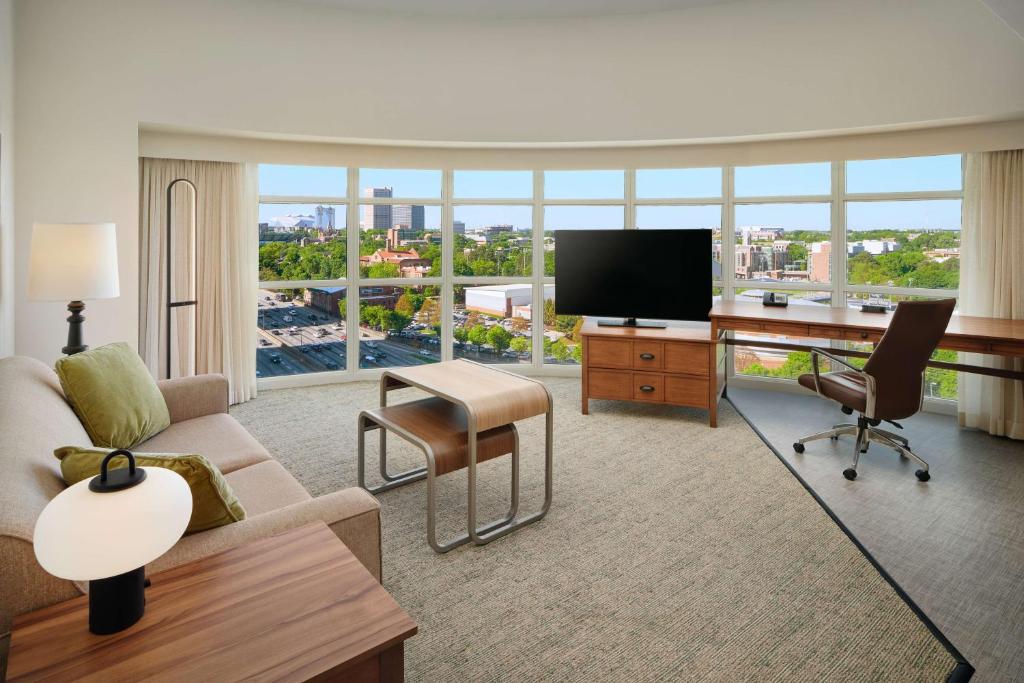 Homewood Suites Atlanta Midtown - One-Bedroom King Corner Suite