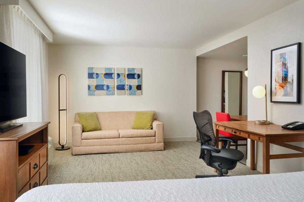 Homewood Suites Atlanta Midtown - King Studio Suite