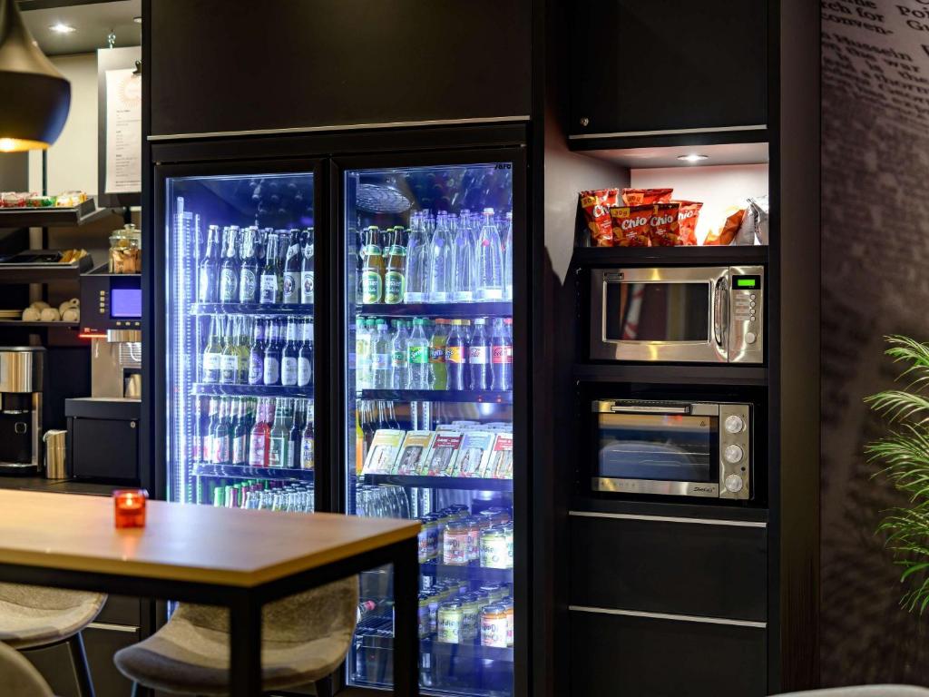 Kuchyň nebo kuchyňský kout v ubytování Ibis Berlin Hauptbahnhof