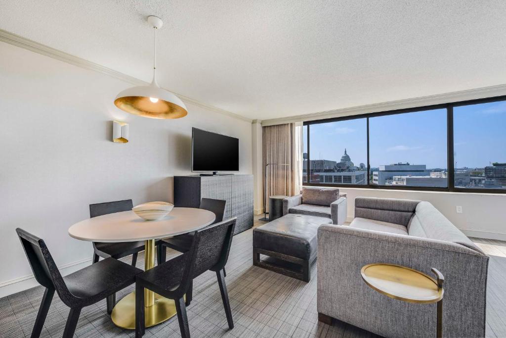Hilton Washington DC Capitol Hill - Deluxe King Room With View
