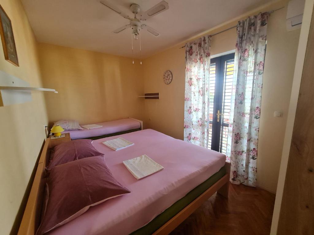 Postel nebo postele na pokoji v ubytování Apartments Ivan