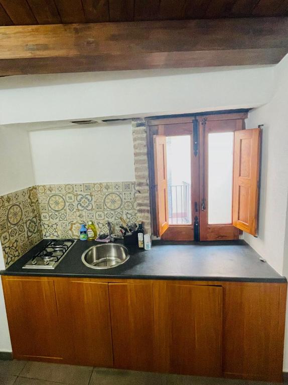 Kuchnia lub aneks kuchenny w obiekcie San Nicolò Holiday Home