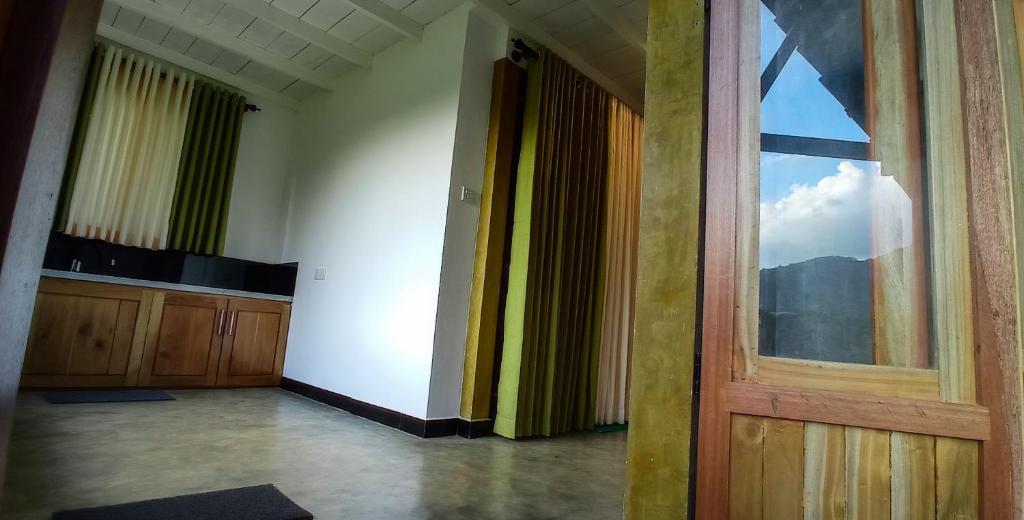 Nespecifikovaný výhled na hory nebo výhled na hory při pohledu z hotelu