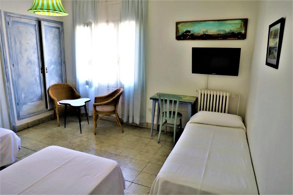 Hostal Montsoliu - Habitación Triple