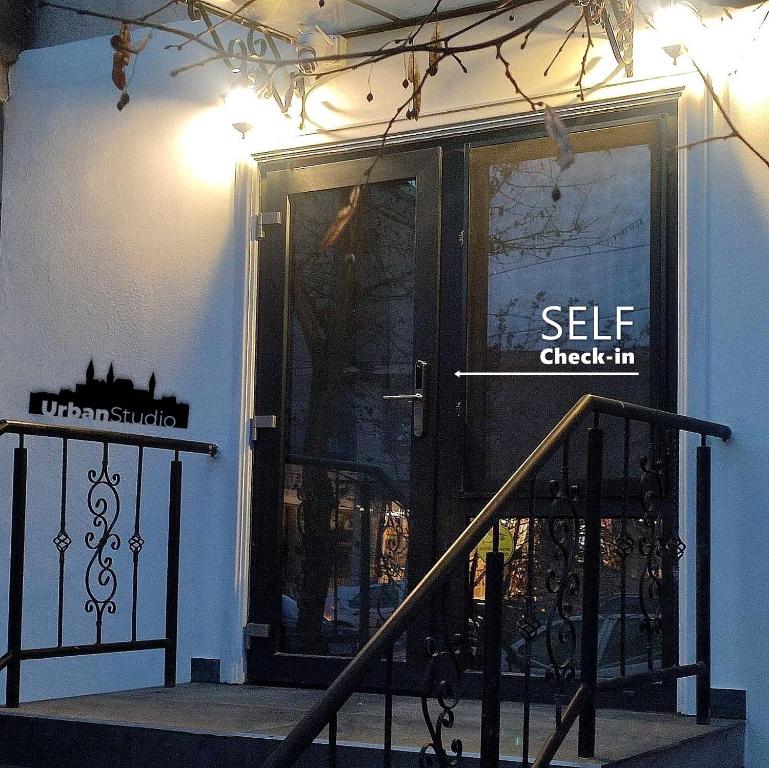 Urban Studio - Self Check-in - デラックスキングスタジオ