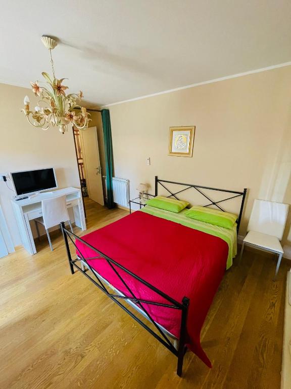Łóżko lub łóżka w pokoju w obiekcie San Nicolò Holiday Home