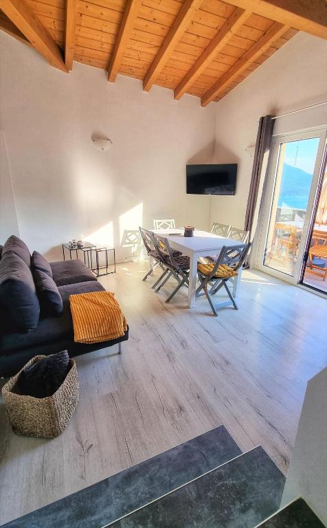 a living room with a couch and a table with chairs at REST AND VIEW APARTMENT in Vercana