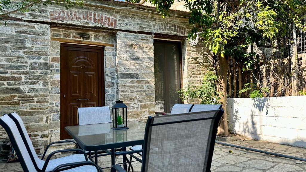 Patio nebo venkovní prostory v ubytování Stone house in Afissos