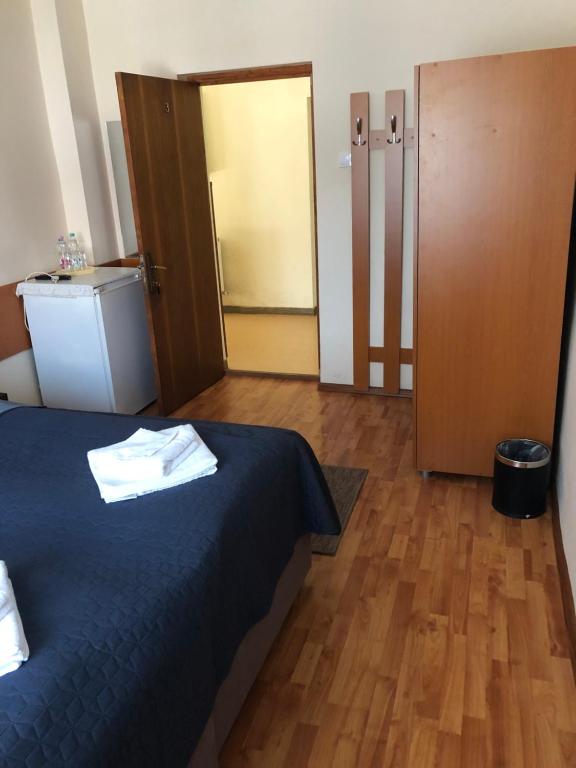 Postel nebo postele na pokoji v ubytování Pensiunea Diskret